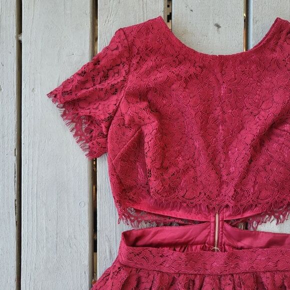 True Decadence Petite 2 In 1 Allover Lace Full Prom Skater Midi Dress Size 8US - Picture 2 of 9